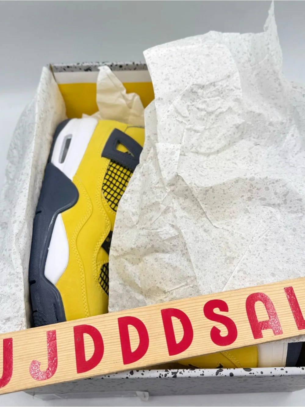 Nike Air Jordan 4 Lightning Tour Yellow GS 408452-700 Size 7Y/ Women's Size 8.5